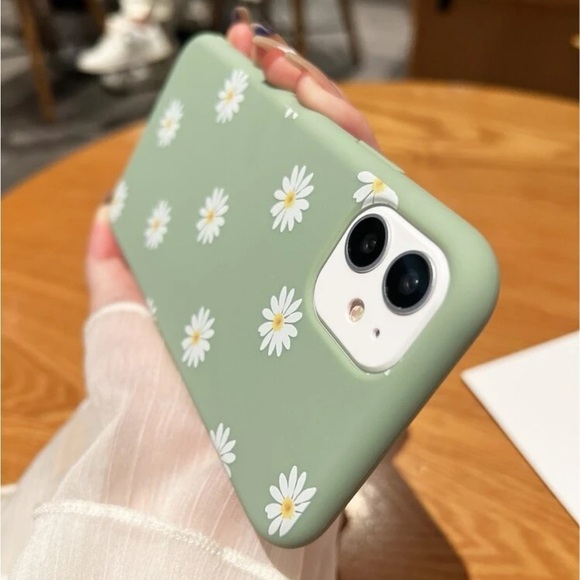 ⚠️Clearance iPhone 15/Pro/Pro Max Green Floral Phone Case - Picture 3 of 4